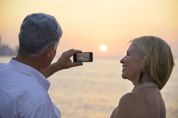 Travel-Couple-Senior-Sightseeing-Photo