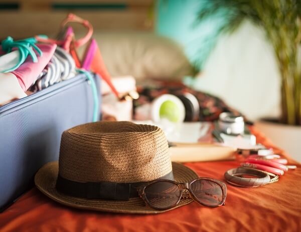 Stock-Picture-Packing-Hat-Glasses