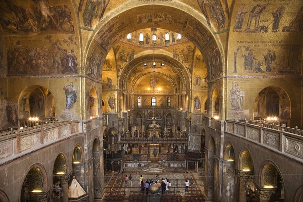 Destination-Venice-Italy-Interior-of-Cathedral-at-St-Marks-Basilica