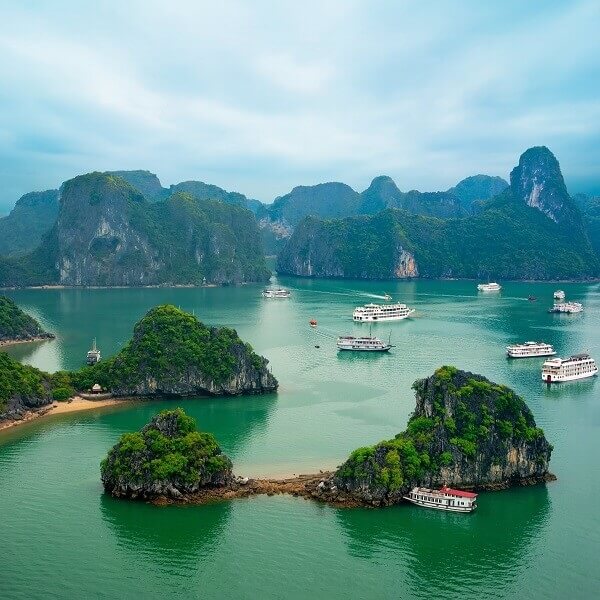 Destination-Ha-Long-Bay-Vietnam