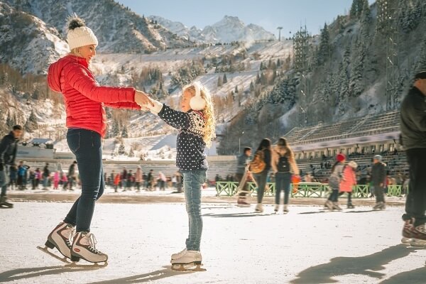 Activity-Ice-Skating-Mother-Child